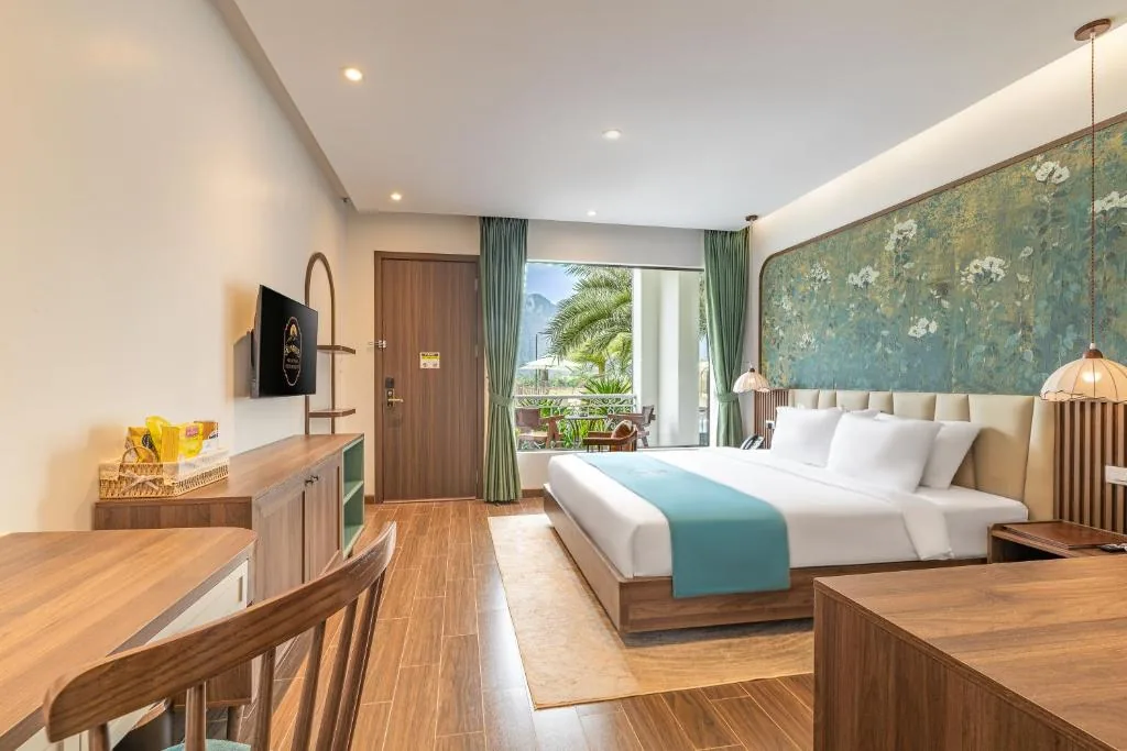 Deluxe Double Room with Balcony — Sunrise Mountain View Resort
